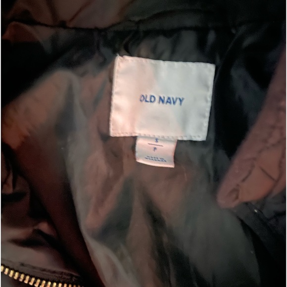 Old Navy black zip-up vest, size s - Picture 3 of 3